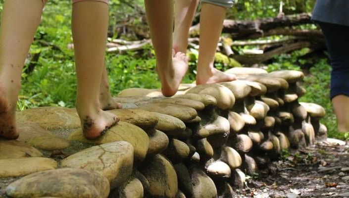 Sentier pieds-nus à la Ferme de Chosal