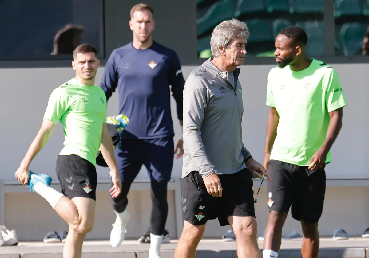 Manuel Pellegrini lors de l'entraînement de ce samedi