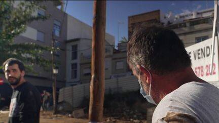 La crainte de risques sanitaires suite à la catastrophe des inondations dans le sud-est de l’Espagne préoccupe de plus en plus les habitants et les autorités. À Chiva notamment, le maire a lancé un appel pour réclamer des vivres et de l’eau.