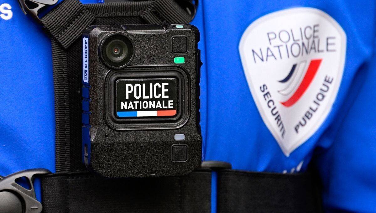 Un policier a été blessé par des supporters rennais ce dimanche, une heure avant le coup d'envoi d'AJA-Rennes, match comptant pour la 10e journée de Ligue 1.