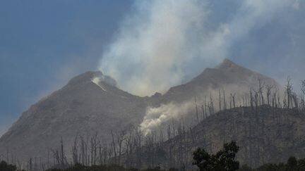 Le volcan Lewotobi Laki-Laki après son éruption, le 4 novembre 2024 dans l'est de l'Indonésie. (ARNOLD WELIANTO / AFP)