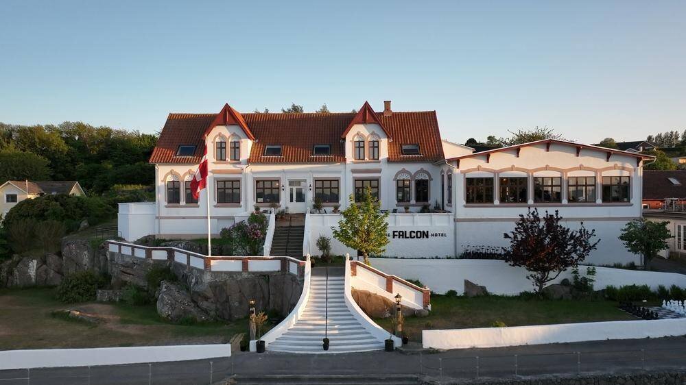 Falcon Hotel : Un extérieur inspirant et un intérieur audacieux.