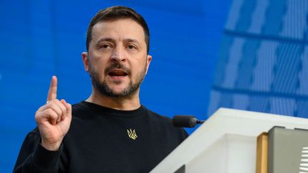Le président ukrainien, Volodymyr Zelensky, à Bruxelles (Belgique), le 17 octobre 2024. (JONATHAN RAA / NURPHOTO / AFP)