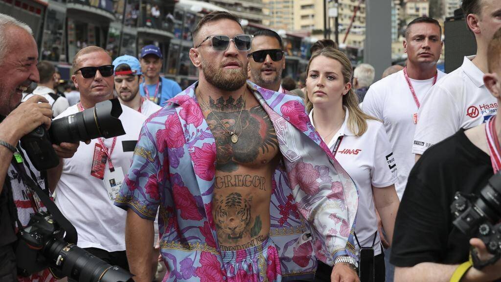 Conor McGregor, en le paddock du GP de Mónaco de Formule 1