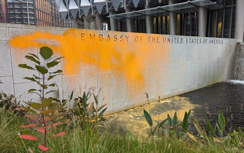 Ambassade des États-Unis vandalisée