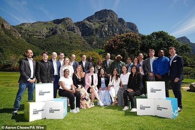 Prince William avec les finalistes du Earthshot Prize au Jardin Botanique Kirstenbosch aujourd'hui