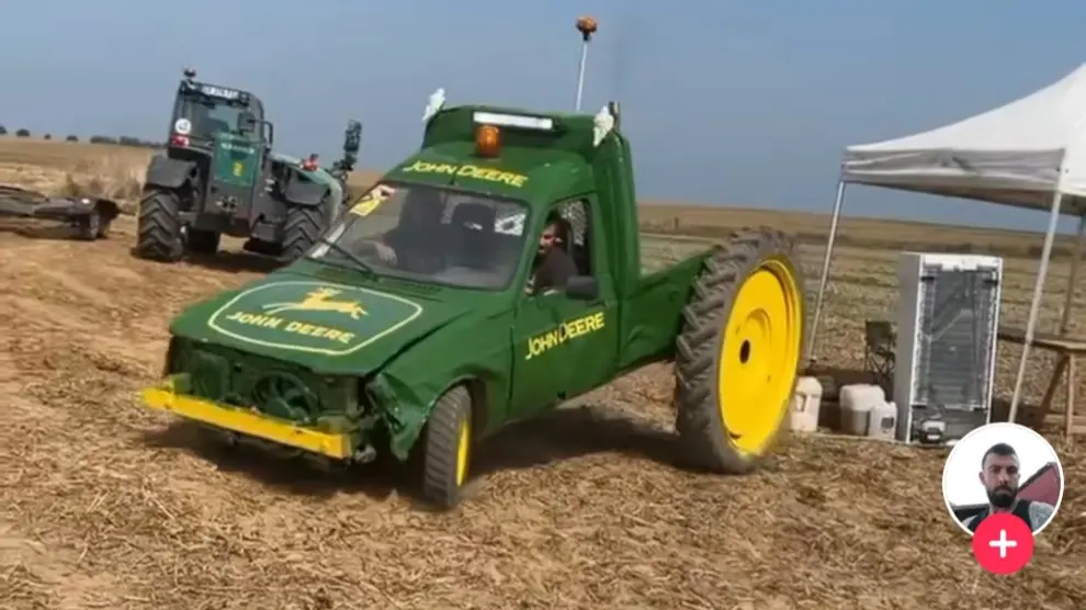 Agriculteur ayant transformé une Citroën C15 en tracteur John Deere