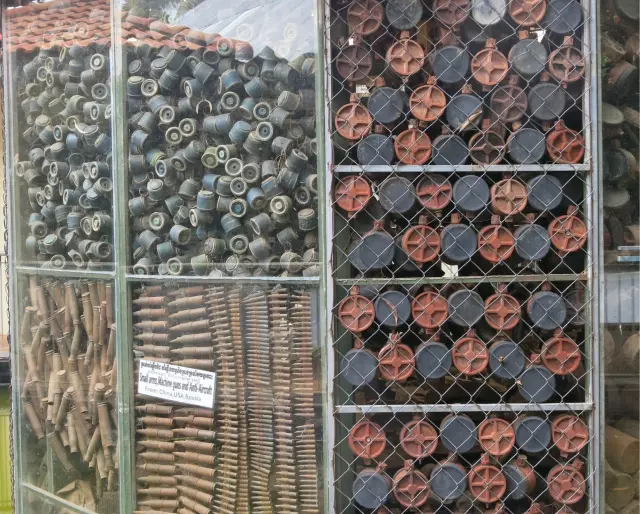 Restos de bombas en el museo.