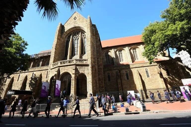 People queue to pay their respects to the late Anglican Archbishop Emeritus Desmond Tutu at St George’s Cathedral, in December 2021