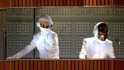 Les Daft Punk (Thomas Bangalter et Guy-Manuel de Homen-Christo) jouent le 26 janvier 2014 aux Grammy Awards.