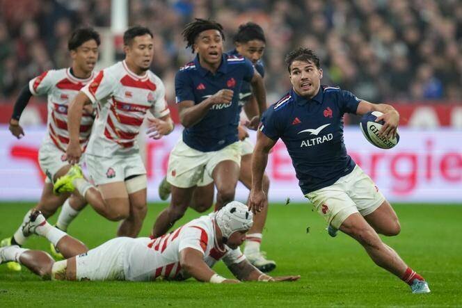 Antoine Dupont lors de la victoire du XV de France face au Japon.