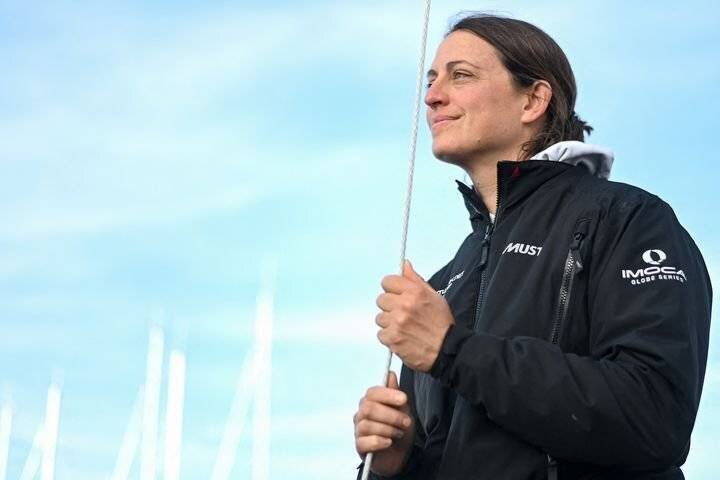 Pour sa première participation au Vendée Globe, la Suissesse Justine Mettraux navigue sur un Imoca 'TeamWork-Team SNEF'