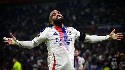 Alexandre Lacazette célèbre un but en Ligue Europa face à Besiktas, le 24 octobre 2024. \(OLIVIER CHASSIGNOLE / AFP\)