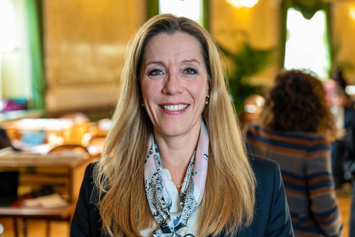 Isabelle Chappuis, élue du parti du Centre, souligne l'importance de protéger les droits humains.