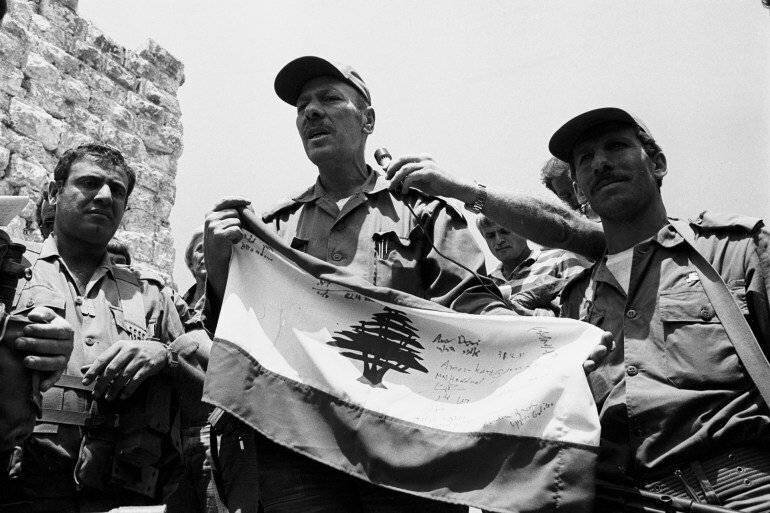 Le major Saad Haddad et les milices chrétiennes du Sud-Liban occupent le Chateau de Beaufort après sa prise par l'armée israélienne le 7 juin 1982, Liban.