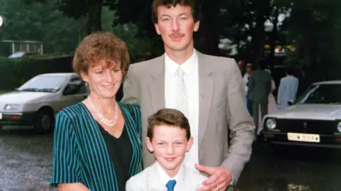 Luke Evans enfant avec ses parents