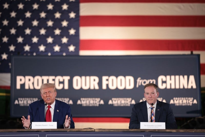 Donald Trump gesticulant lors d'une conférence de presse.