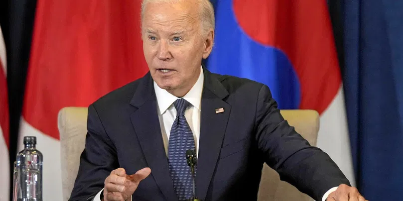 Le président Joe Biden s'exprime lors d'une réunion trilatérale avec le Premier ministre japonais Shigeru Ishiba et le président sud-coréen Yoon Suk Yeol à Lima, au Pérou, le vendredi 15 novembre 2024.