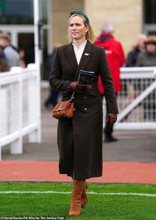 Zara Tindall au Cheltenham Racecourse