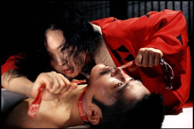 Une scène de « L’Empire des sens », de Nagisa Oshima (1976), avec Eiko Matsuda et Tatsuya Fuji.