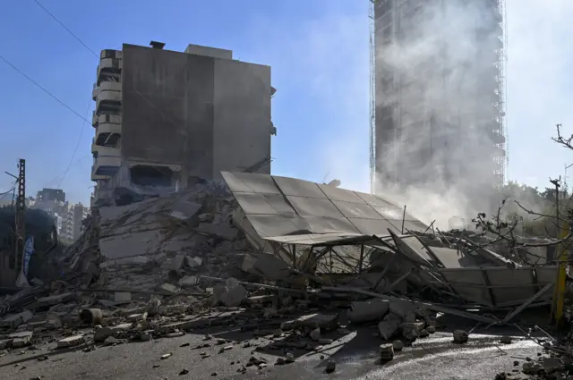 Débris d'un bâtiment endommagé après une frappe aérienne israélienne à Chiah, Beyrouth