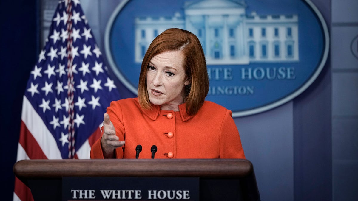 Jen Psaki au podium de la Maison Blanche