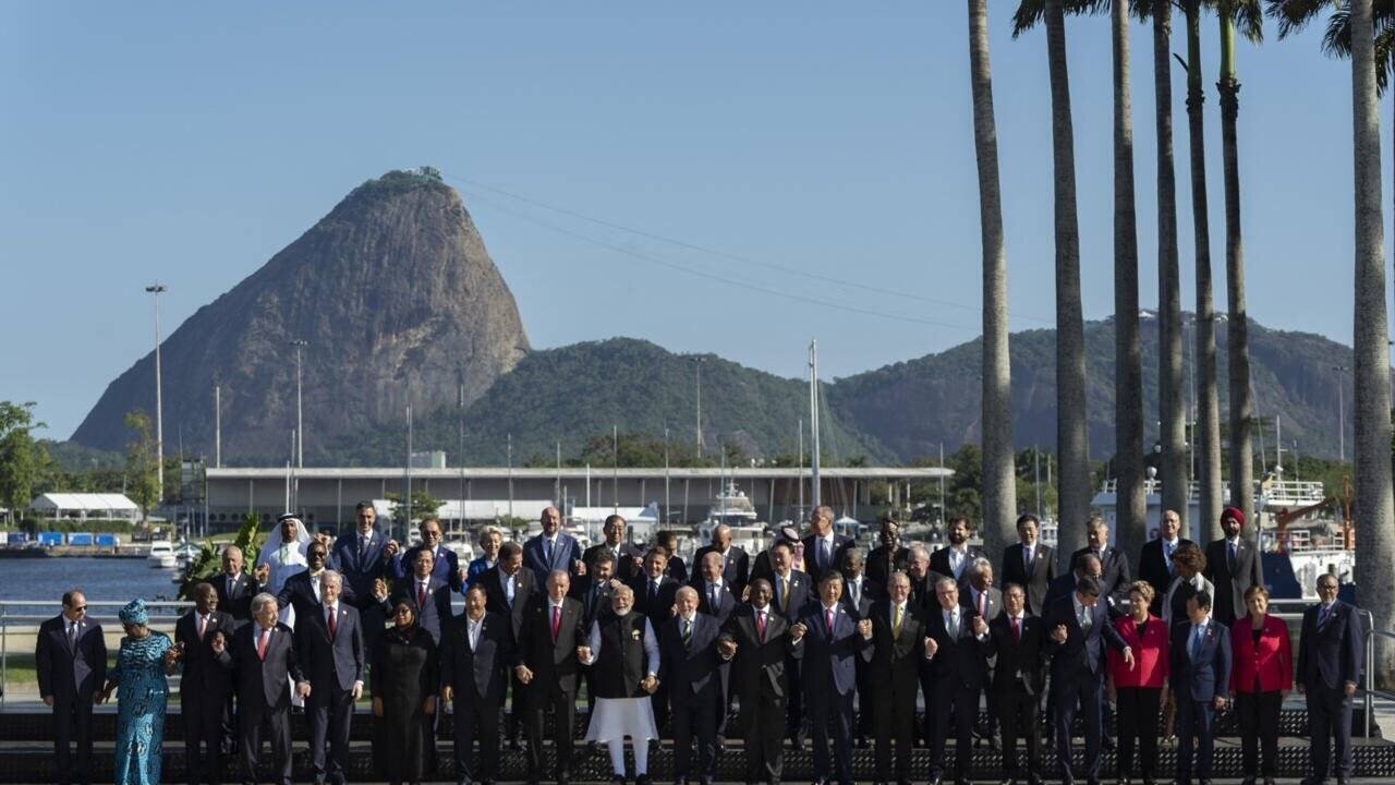 Les leaders du G20 posent pour une photo de groupe à l'ouverture du sommet, à Rio de Janeiro, au Brésil, lundi 18 novembre 2024.