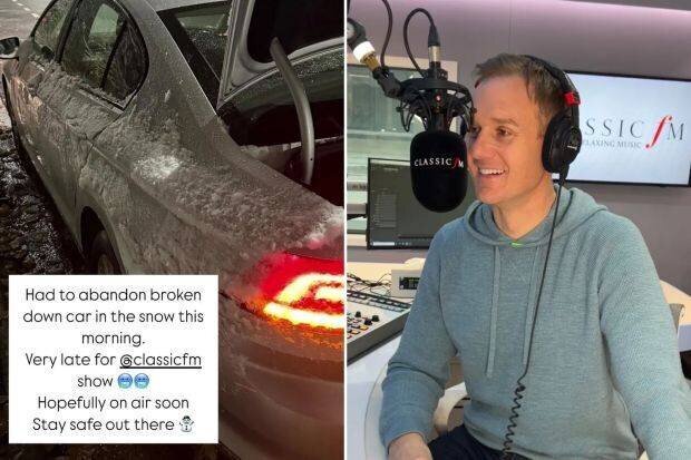 Dan Walker dans un studio de Classic FM