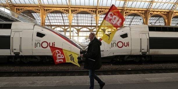 Les syndicats doivent désormais se prononcer sur les augmentations proposées par la direction de la SNCF.