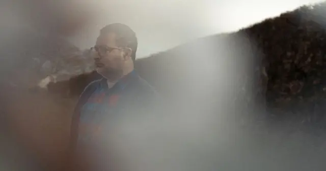 Personnes éprouvant une fatigue intense après un effort, illustrant le Long COVID