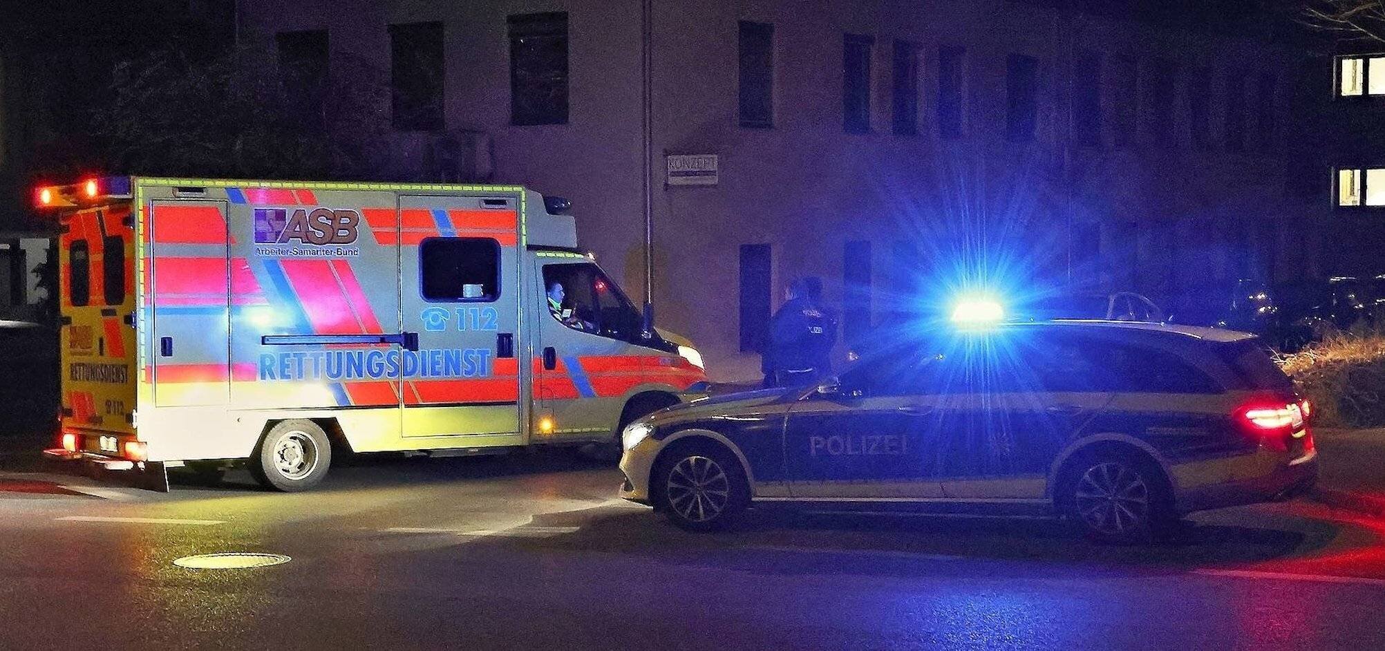 Stuttgarter Polizei und Rettungsdienst an einem Einsatzort