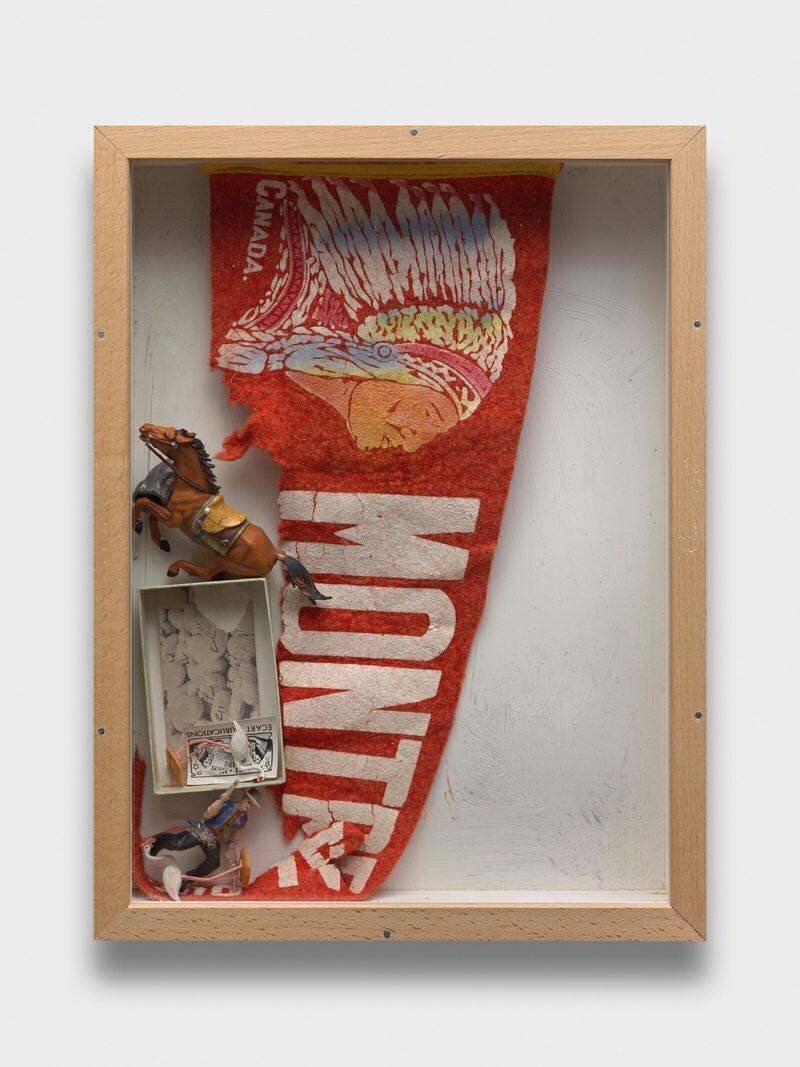 «Quelques objets volants», 1967-1975, boîte en bois avec vitre et divers objets.