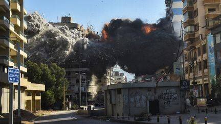 Un bâtiment visé par une frappe aérienne israélienne dans le quartier de Shayah, au sud de Beyrouth (Liban), le 22 novembre 2024.
