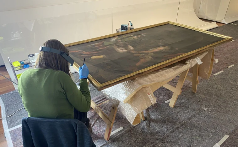 Pintura en restauración. Andamios instalados en la Antesala Capitular