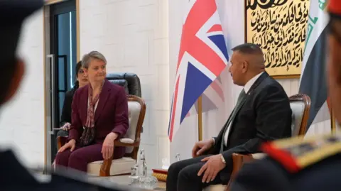 Yvette Cooper et Abdul Amir Al Shammari