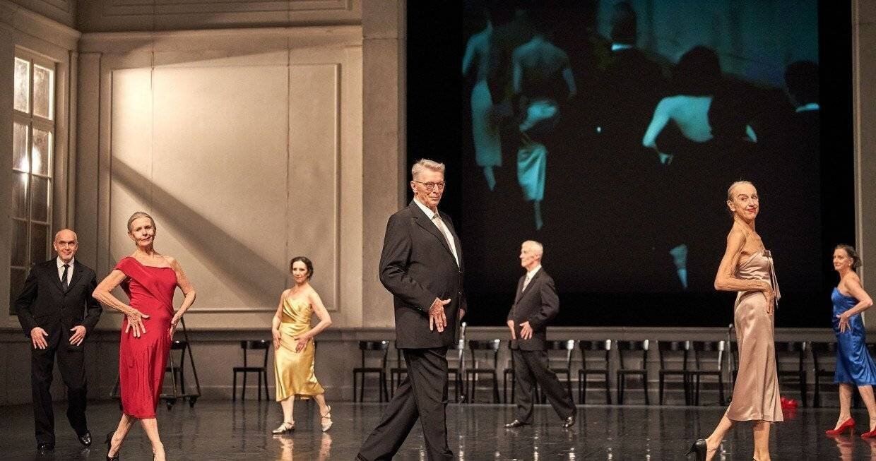 So souverain comme auparavant : On doit admirer la légèreté des danseurs.