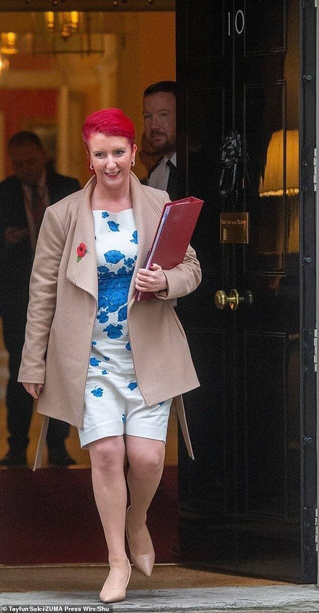 Louise Haigh devant le 10 Downing Street après une réunion du Cabinet le 29 octobre