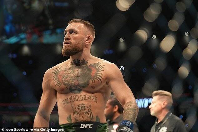 Conor McGregor se préparant à combattre Dustin Poirier