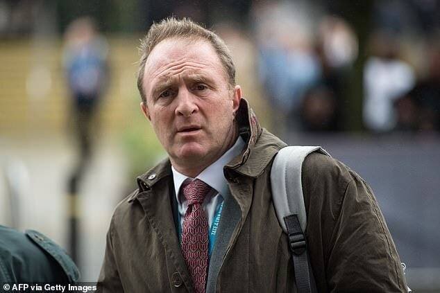 Directeur des nouvelles et des affaires actuelles de la BBC, James Harding, sort de l'hôtel Midland le premier jour de la conférence annuelle du Parti conservateur en 2017