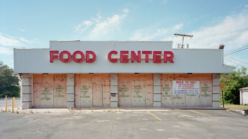Un magasin d'alimentation fermé