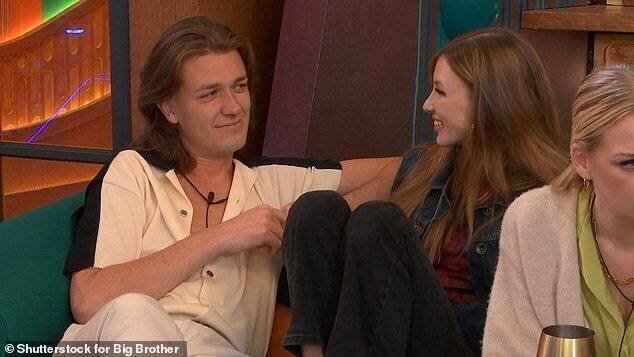 Rosie et Nathan partageant leurs luttes face aux accusations de showmance.