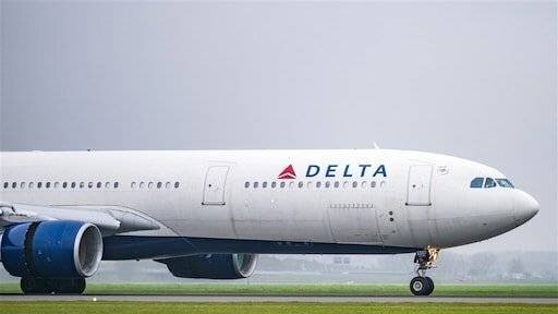 Femme de 57 ans a volé de New York à Paris sans billet