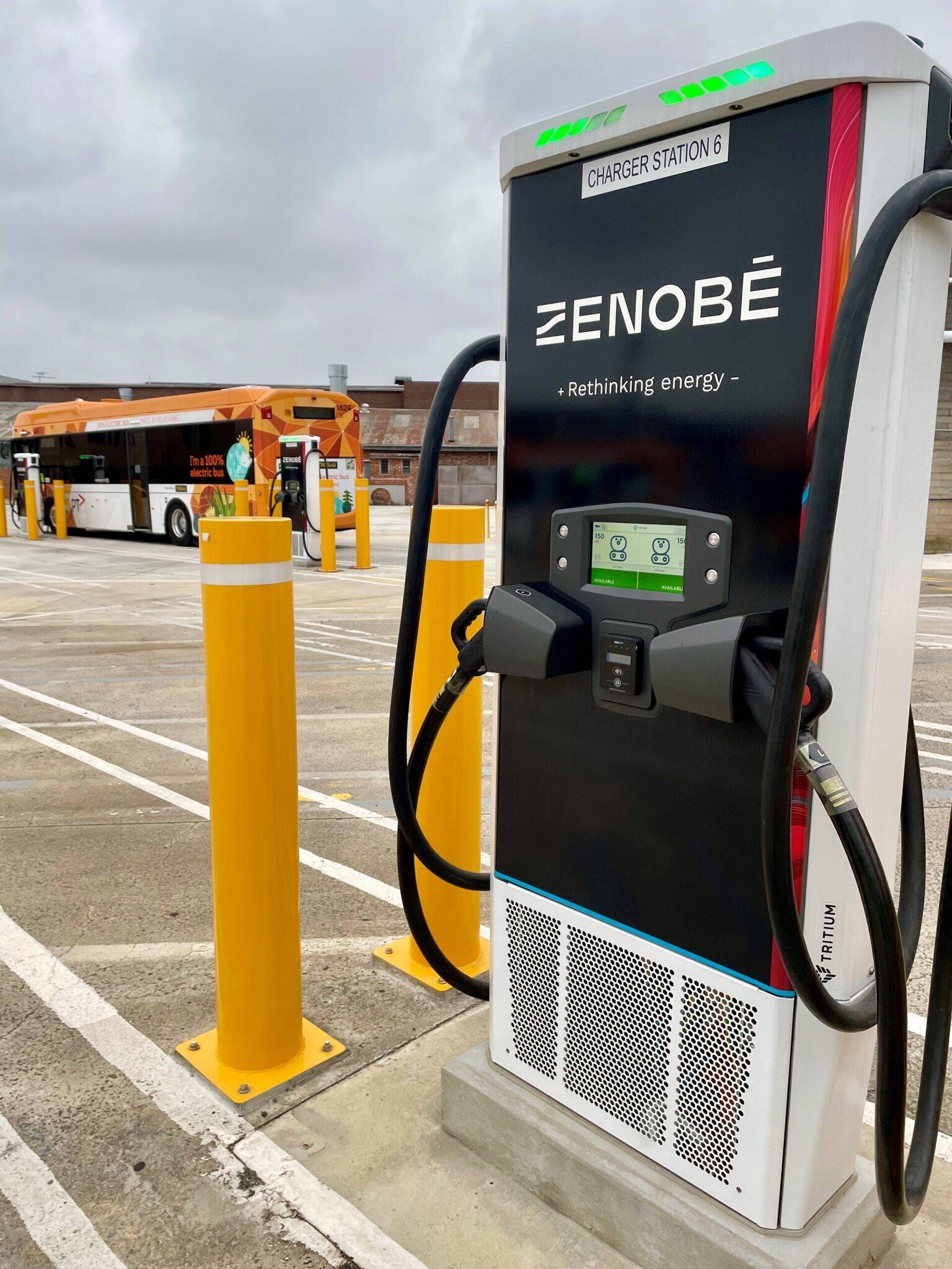 Chargement de bus électriques à Victoria