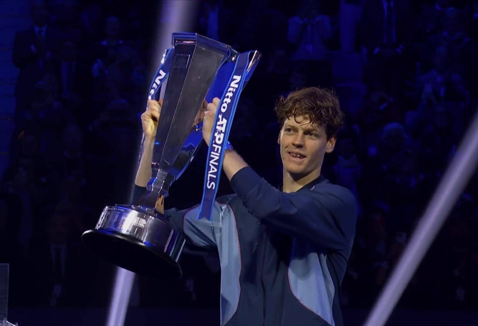 Jannik Sinner en action sur le court