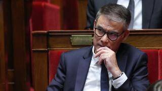 Olivier Faure photographié durant l’examen de la motion de censure visant Michel Barnier