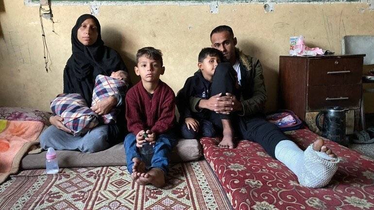 Mayssa Hussein et sa famille dépendent de la soupe populaire et se plaignent de ne pas pouvoir répondre aux besoins de leurs enfants.