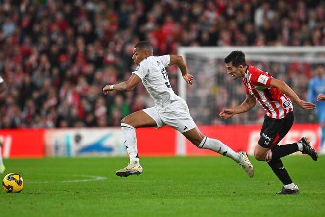 Kylian Mbappé et Daniel Vivian, lors du match Athletic Bilbao-Real Madrid, au stade San Mamés de Bilbao (Espagne), le 4 décembre 2024.