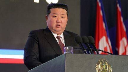 Le dirigeant de la Corée du Nord, Kim Jong Un, à Pyongyang, le 21 novembre 2024. (STR / KCNA VIA KNS / AFP)