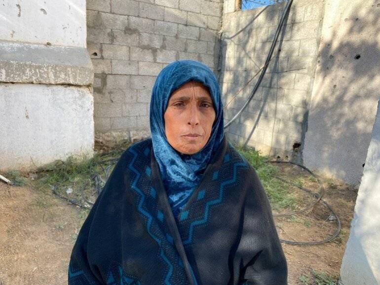 Mervat al-Jadba, une patiente déplacée avec son fils.