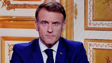 Emmanuel Macron s'exprime à la télévision, jeudi 5 décembre, depuis l'Elysée.